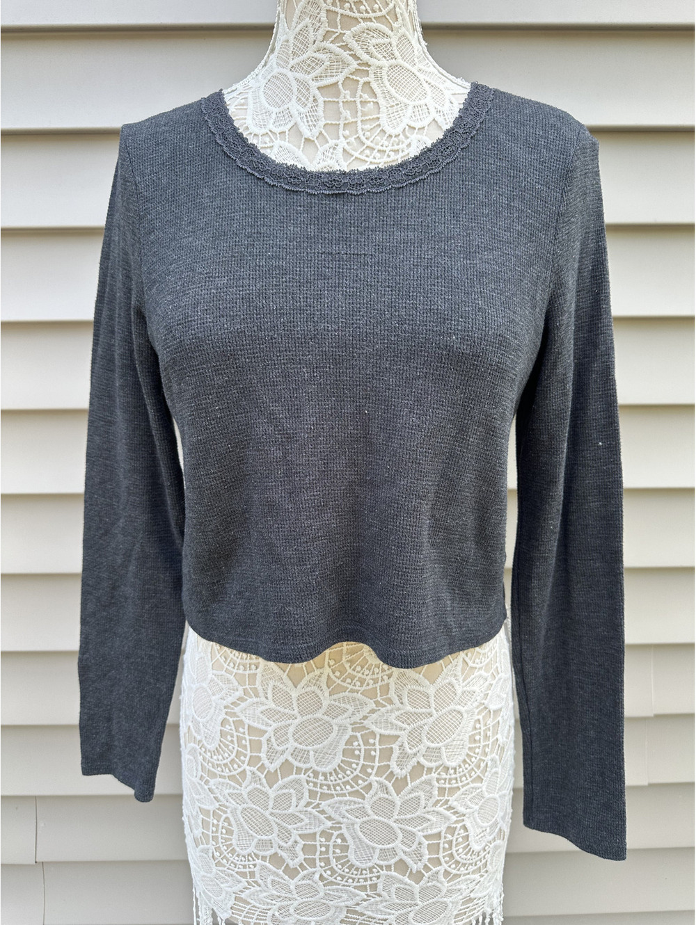 American Eagle Cropped Thermal Top Gray Long Sleeve Lace Trim